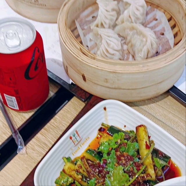 APM 會變色的彩虹扶手電梯 , 真的很浪漫！