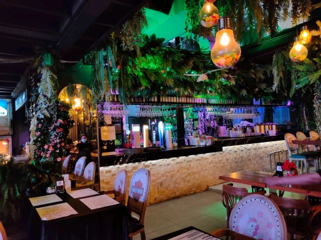 🍴🎶 Odette Music Restaurant & Bar