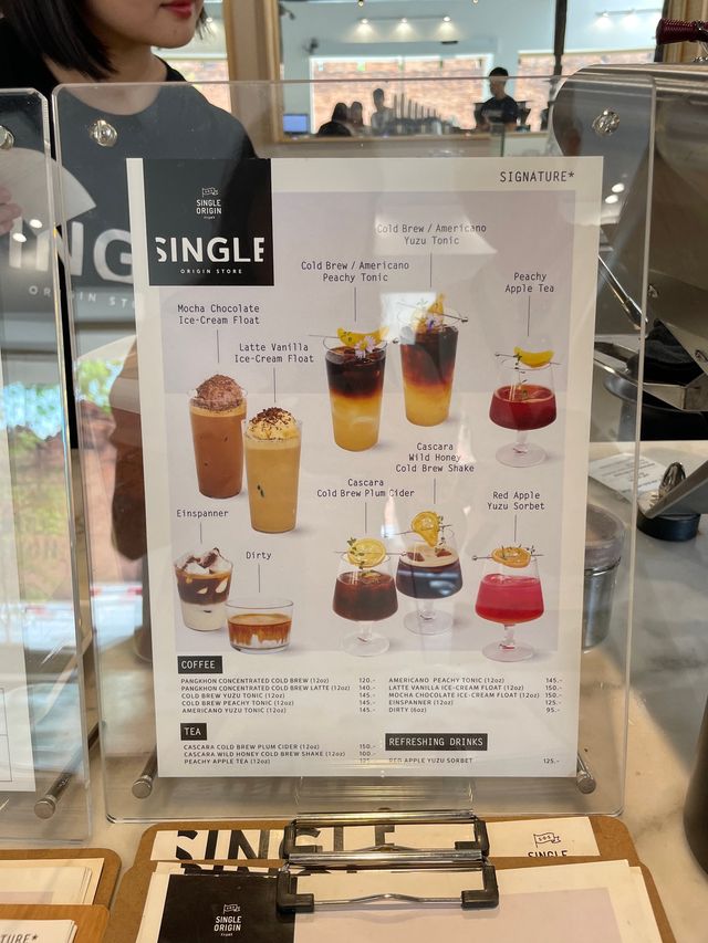 望住清邁塔佩門古城牆｜優質咖啡店🤍