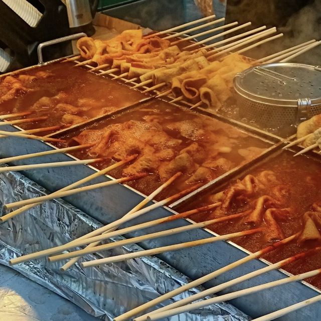 明洞：購物美食狂歡的天堂！🛍️💃