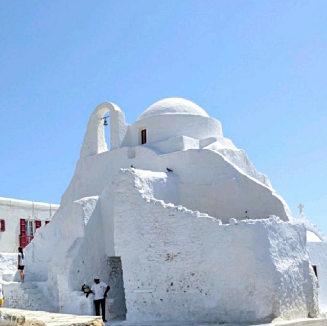 WHITE ASYMMETRICAL CHURCH IN MYKONOS!