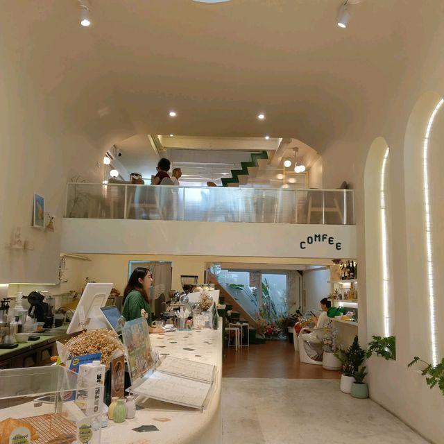 คาเฟ่ Comfee Phuket ย่าน old town