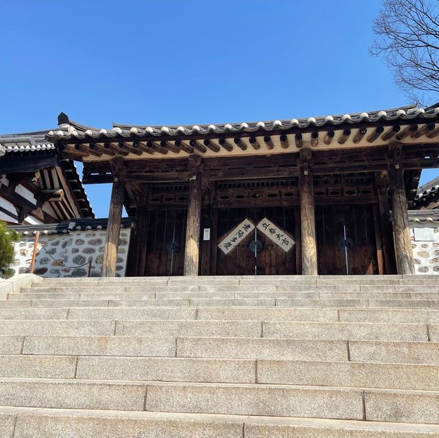 도심에서 만나는 한옥과 어우러진 봄꽃과의 만남 “남산골 한옥마을”