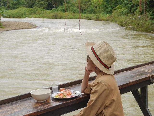 Vangvieng Angsavanh - ວັງວຽງອ່າງສະຫວັນ