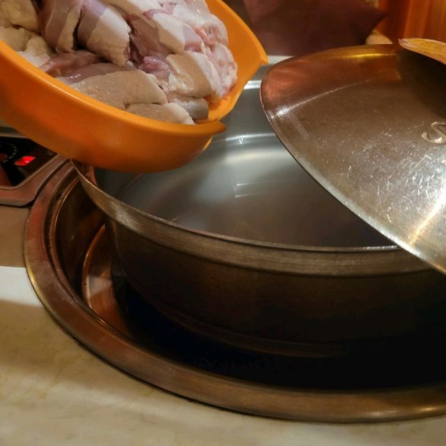 夏季深圳必食! 養生滋潤椰子雞火鍋🐤，湯清甜、肉嫩滑!