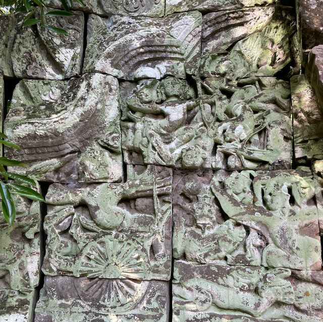 Temple Y, the half-pediment