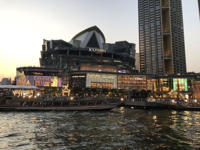 Floating Market in the mall - Icon Siam 🛕