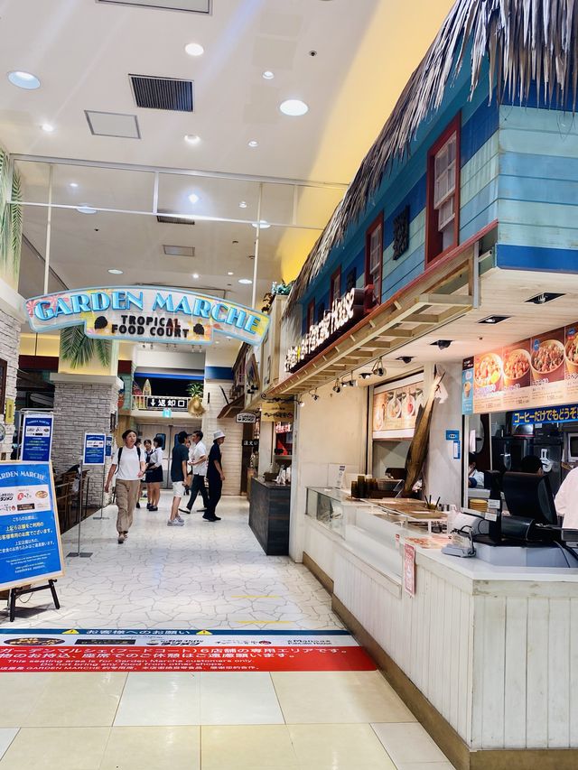 Food court at Yokohama World Porters 🇯🇵