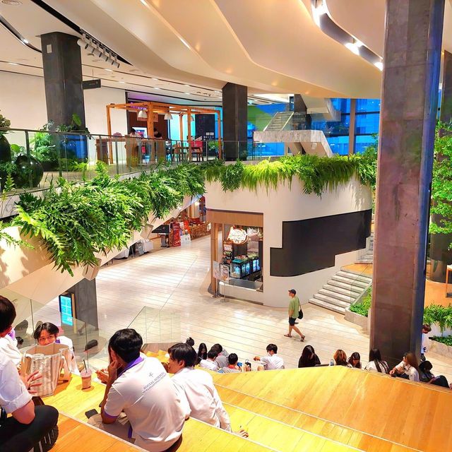 满满的綠色樹木商場SINGHA COMPLEX