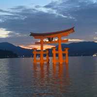 海の上の鳥居の厳島神社⛩️