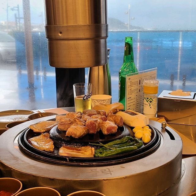 제주 용담동 맛집)곱들락 - 제주공항 근처 용담해안도로 구워주는 흑돼지 맛집