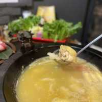 真材實料嘅花膠雞湯底 必試蟹黃餃