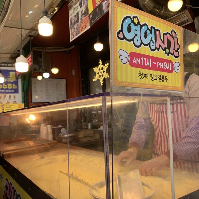 人潮眾多廣藏市場