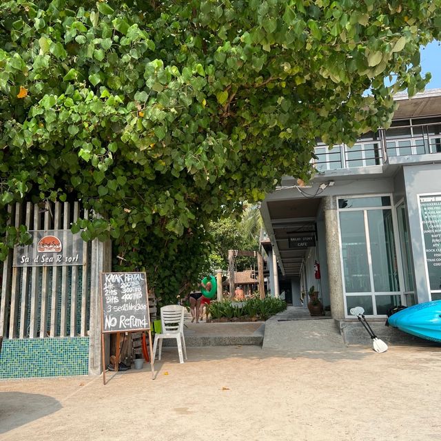 ร้านอาหารและที่พักดีริมทะเล หาดไร่เลย์
