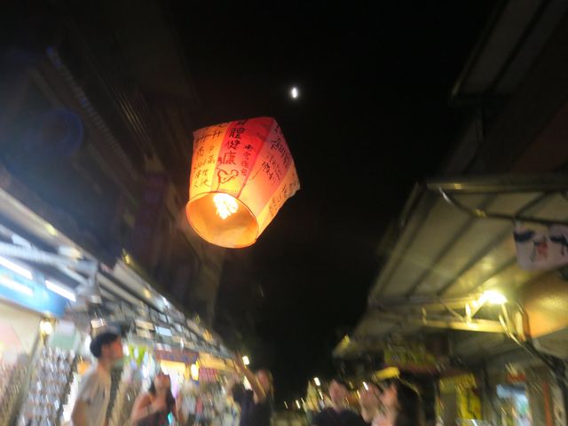 十分必做❣️黑暗中放天燈許願🫶🏽