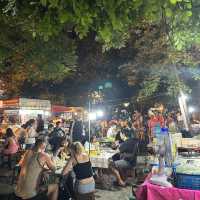 หาของกินที่ตลาดประตูเชียงใหม่