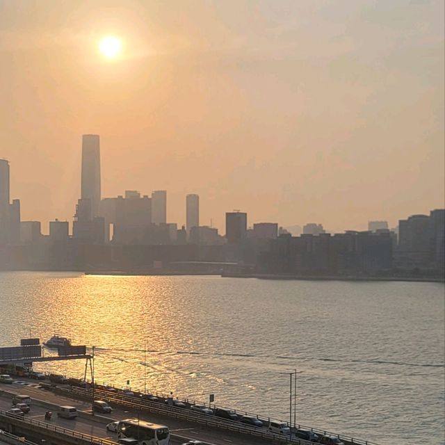 【僅此一刻】香港北角維港凱悅尚萃酒店：無敵維港海景下的寫意日落