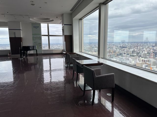 北海道・札幌。JRタワー38階から街を見渡す『JRタワー展望室タワー・スリーエイト』 