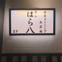 【東京】　窓越しにイチョウ並木が見えるお蕎麦屋さん