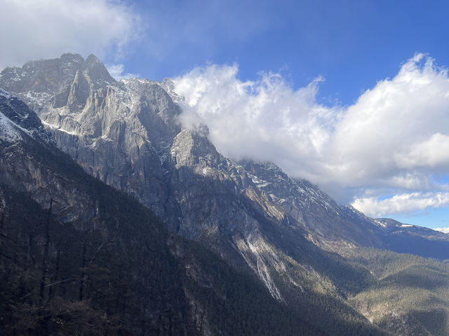去麗江一定要看一場日照金山
