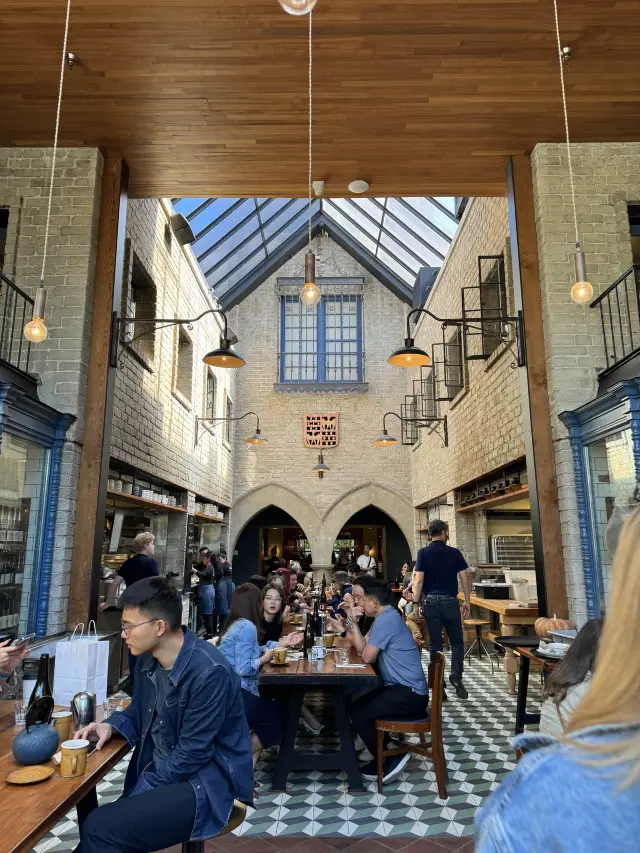 LA's Hip Delight: Republique Cafe🍳🍞