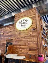 「NSFW Pizza & Coffee」不想上班的一起耍廢