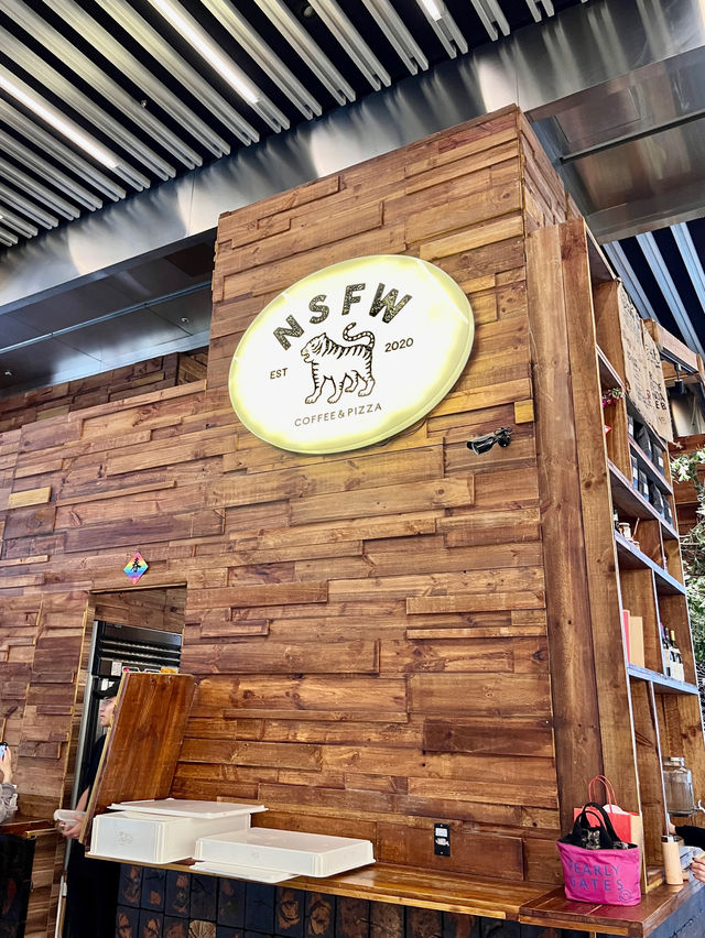 「NSFW Pizza & Coffee」不想上班的一起耍廢