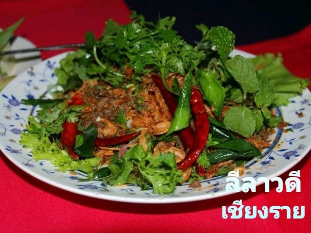 ร้านอาหารริมแม่น้ำกก บรรยากาศชิลล์ๆ