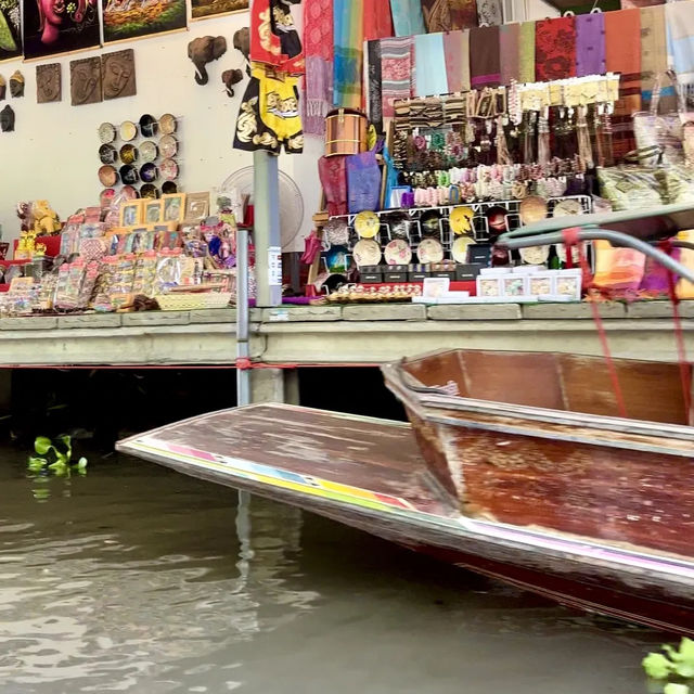 🔺 Mae klong train market in Bangkok is amazing 🤩