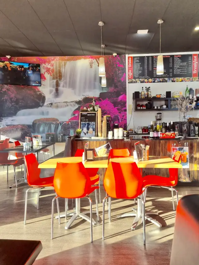 Scootz Cafe