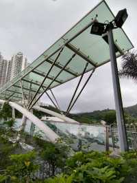 【南區海濱長廊】是一條既輕鬆又有靚靚避風塘景包圍住的小徑