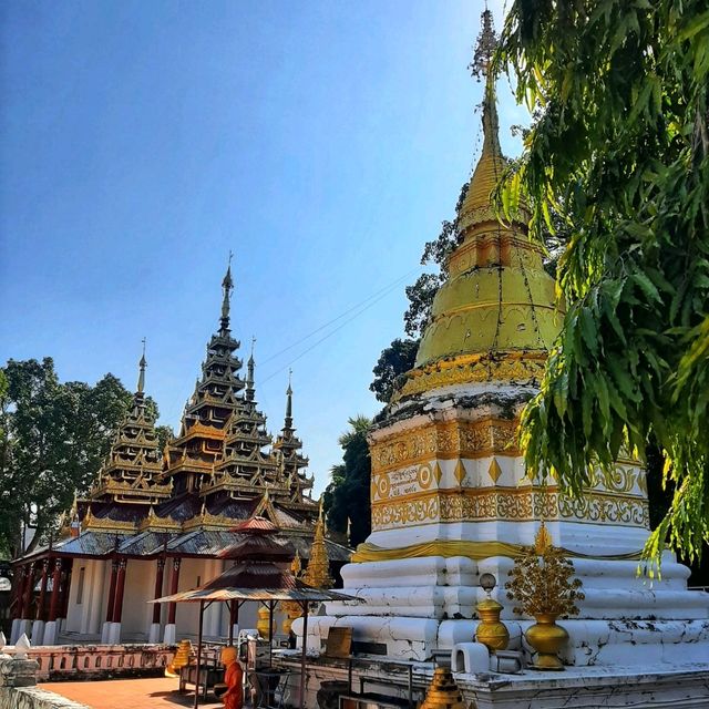 วัดศรีชุม วัดศิลปะแบบพม่าที่ใหญ่ที่สุดในประเทศไทย