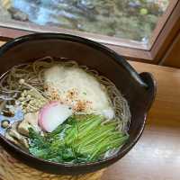 「百年歷史的日式老宅，口感爽脆、湯汁鮮甜的蕎麥料理」