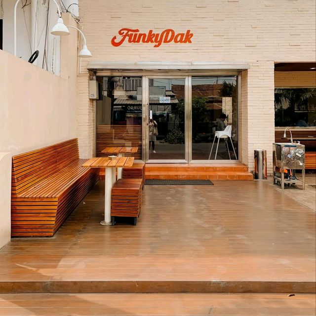 FUNKYDAK YOGYAKARTA | AMERICAN DINER CONCEPT IN YOGYAKARTA