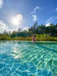【沖縄 恩納村】沖縄の魅力が詰まったAQUASENSE Hotel & Resortのプールでの贅沢な時間