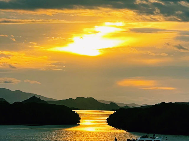 Discover the Enchanting Beauty of Komodo Island: A Sunset to Remember