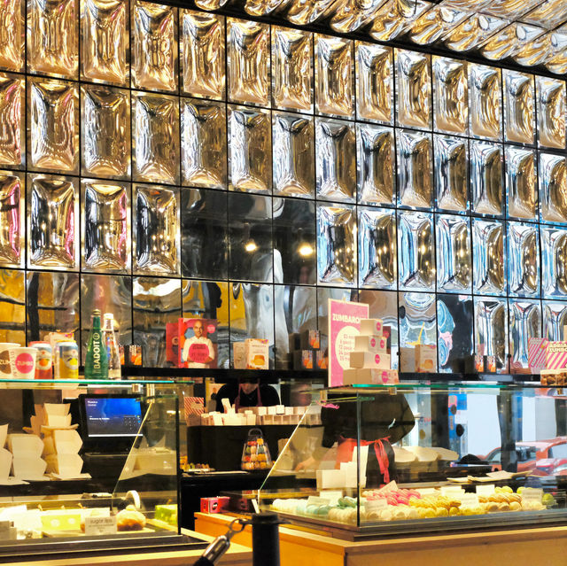 독특한 실내 장식이 인상적인 멜버른 수제 디저트카페 - Zumbo Patisserie South Yarra