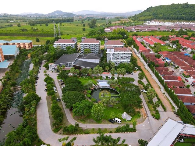 โรงแรมที่ครบครันย่านบ่อวินศรีราชายกให้ที่นี่เลย