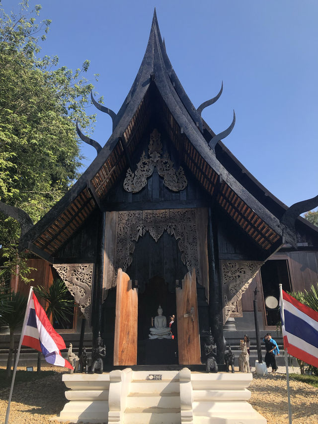 Guide to Baan Dam Museum (Black Temple) in Chiang Rai 🇹🇭