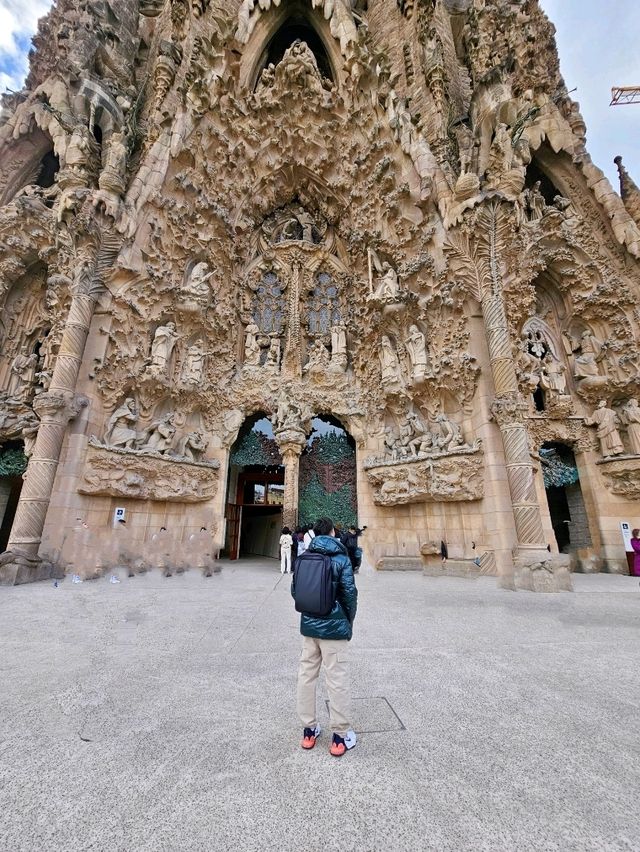 Exploring Basílica de la Sagrada Família: Gaudí’s Iconic Masterpiece