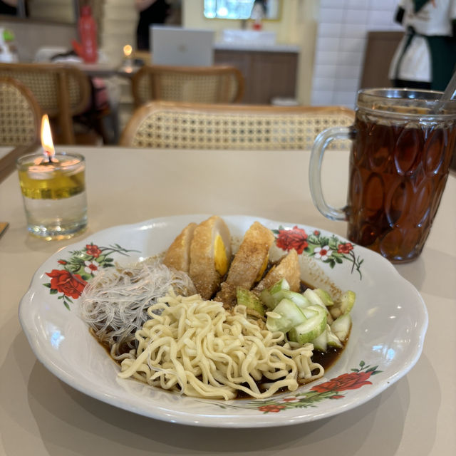 Indonesian Delights: A Gastronomic Adventure at Wareqpol