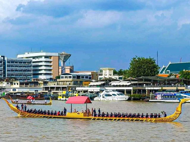 พามาชมการซ้อมขบวนเรือพระราชพิธี