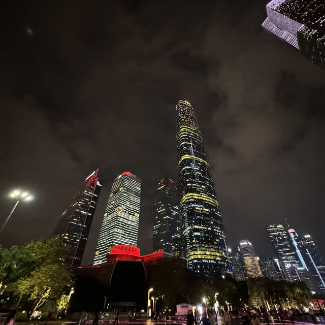 Evening Stroll at Huacheng Square: A Glimpse into Guangzhou's Nightlife