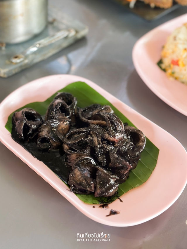 แนะนำให้สั่งปลาหมึกผัดน้ำดำ🐙