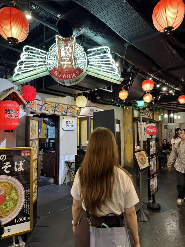 【東京・池袋】1歩足を踏み入れたらそこは昭和の街並み🫣🧡 【東京・池袋】1歩足を踏み入れたらそこは昭和の街並み🫣🧡