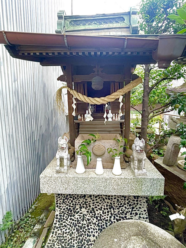 【東京都】たくさんの石像物に囲まれた神社