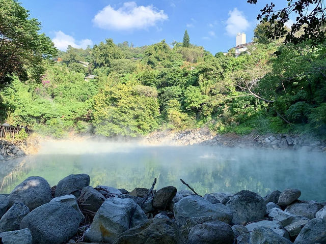 台北北投地熱谷-台灣八景之一，夢幻的蒸氣湖泊景觀
