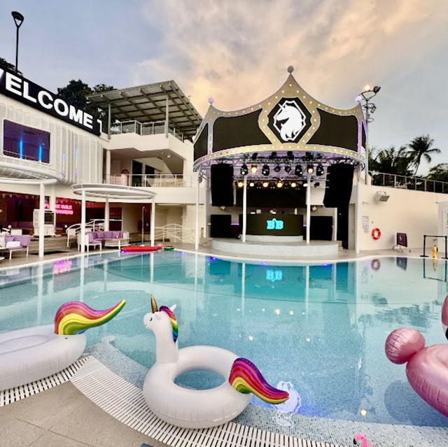 Most beautiful Tispy Unicorn bar in Sentosa 