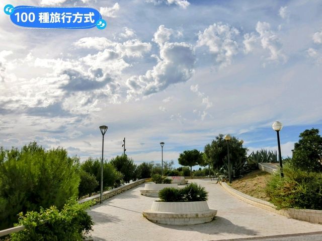 錫切斯：巴塞隆納近郊度假濱海小鎮-美麗沙灘與海景