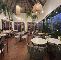 ร้านอาหารกึ่งคาเฟ่ อาหารอร่อย บรรยากาศชนะเลิศ